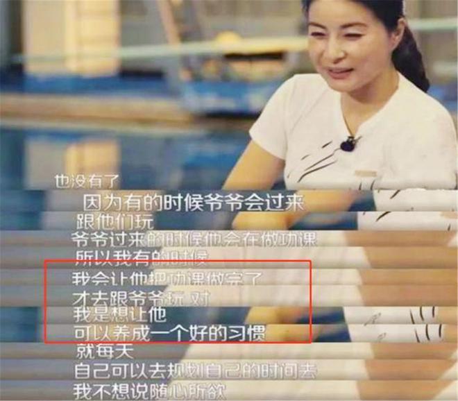 郭晶晶披头散发太朴素网友：孩子咋办球王会体育霍启刚陪老婆吃午饭43岁(图14)